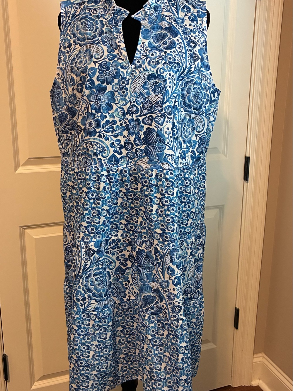Chico’s Blue and White Floral                         Chinoiserie Dress